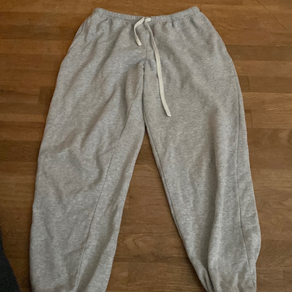 grey sweatpants